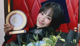 Ca sĩ Lương Bích Hữu tốt nghiệp đại học ở tuổi 41