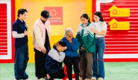 Huỳnh Lập, Hà Lê xót xa trước cảnh người bà già yếu gồng gánh nuôi hai cháu mồ côi