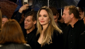 Lý do Angelina Jolie rời bỏ cuộc sống hào nhoáng ở Hollywood?