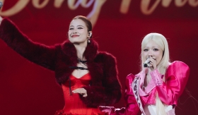 Đông Nhi- Phùng Khánh Linh lần đầu kết hợp, đem không khí Tết cổ truyền đến sân khấu GENfest Presents MBILLION