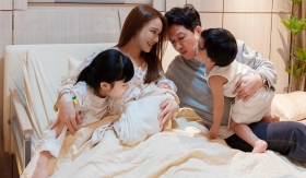 Nhã Phương sinh con thứ ba, Trường Giang khóc vì không ở bên vợ lúc sinh nở