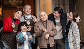 Xuân Hinh hát OST “Lão Ông Cưới Vợ”, góp phần tạo nên không khí rộn ràng rất Tết của “Mùi Phở”