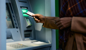 Kể từ nay, rút tiền tại máy ATM có 2 thay đổi lớn: Người dân cần biết để không bị ngừng giao dịch