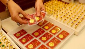 Giá vàng hôm nay 24/5: Tăng vọt gần 3.360 USD/ounce, nhà đầu tư đổ xô tìm nơi trú ẩn
