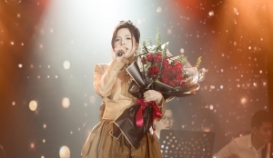 Hoàng Thủy: 'Danh hiệu Hoa hậu hay ca sĩ không chỉ để tỏa sáng dưới ánh đèn sân khấu'