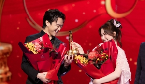 SOOBIN và Hòa Minzy được vinh danh Nam - Nữ ca sĩ được yêu thích nhất tại Giải Mai Vàng 2025