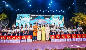 Ra mắt Gala Nhạc Việt Tết 2026: Nghệ sĩ nhận bằng khen, 500 phần quà được trao cho trẻ em khó khăn