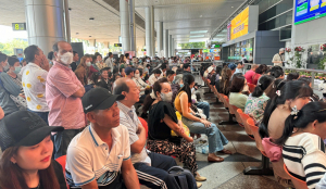 Sân bay Tân Sơn Nhất nhộn nhịp đón Việt kiều về quê ăn tết: Ngóng chờ khoảnh khắc đoàn tụ