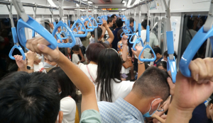 Công ty vận hành metro số 1 TP.HCM lên tiếng vụ khách giành ghế