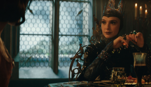 Một Evil Queen khác biệt trong live action 'Nàng Bạch Tuyết'