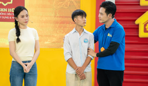 Cậu bé 17 tuổi mất mẹ, một mình chăm sóc bà ngoại 90 tuổi khiến nhiều người xót xa