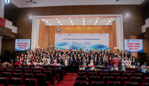 Bằng khen Bộ Giáo dục & Đào tạo trao tặng hành trình 20 năm tiên phong đào tạo Thương mại điện tử