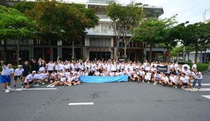 Giải mã cơn sốt: Vì sao giới trẻ đua nhau mang âm nhạc xuống phố với những chiếc tai nghe sành điệu?