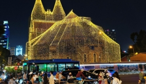 Vivo V60 Lite: Ghi lại trọn vẹn không khí Giáng sinh TPHCM qua từng khung hình