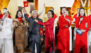 Dàn Hoa - Á hậu, thí sinh Miss Grand Vietnam 2025 diện áo dài hát mừng Quốc khánh 2/9 tại show thời trang