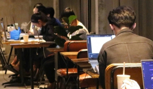 Những hệ lụy khi thường xuyên thức trắng đêm làm việc