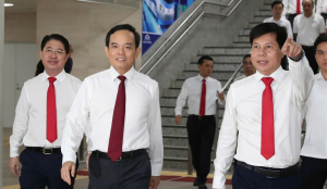Đoàn đại biểu dự Đại hội Đảng bộ TP.HCM trải nghiệm metro, dâng hương Vua Hùng