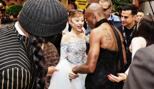 Kẻ quấy rối Ariana Grande trên thảm đỏ bị bỏ tù