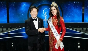 Ông Nawat kiện tân Hoa hậu Hoàn vũ Fatima Bosch