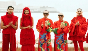 Võ Hoàng Yến làm vedette trong show diễn ra mắt Bộ sưu tập Holiday 2026 'Tình Ca' tại Hong Kong' của 2 NTK VUNGOC&SON