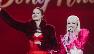 Đông Nhi- Phùng Khánh Linh lần đầu kết hợp, đem không khí Tết cổ truyền đến sân khấu GENfest Presents MBILLION