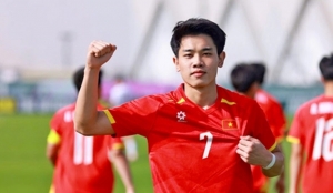 Động thái cực thú vị của Đình Bắc khi nhận danh hiệu Vua phá lưới châu Á, thốt lên: Trời ơi!