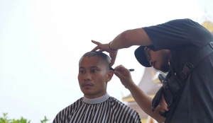 Diễn viên ‘Mưa đỏ’ tiết lộ lý do cạo trọc đầu, học tiếng Lào