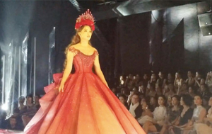Hoa hậu Tiểu Vy trình diễn cùng Đỗ Mỹ Linh trên sàn runway