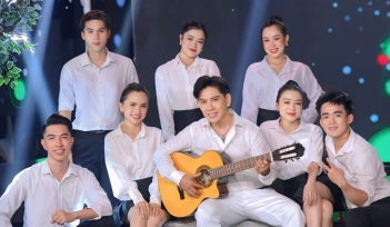 Ca sĩ, thầy giáo Mai Tuấn và hành trình giữ lửa âm nhạc từ đồng lương đứng lớp