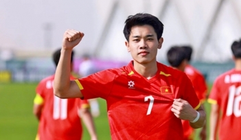 Động thái cực thú vị của Đình Bắc khi nhận danh hiệu Vua phá lưới châu Á, thốt lên: Trời ơi!