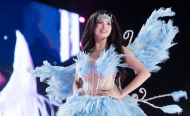 Hoa hậu Tiểu Vy xin lỗi sau tranh cãi liên quan đến sự kiện có logo ứng dụng cá cược