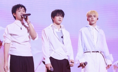 Long Hoàng, Đức Duy, Phúc Nguyên khoe trọn kỹ năng vocal với bản remake hit quốc dân “Khóc cùng em”