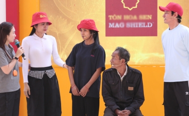 Huy Khánh cảm phục ông bà ngoại già yếu gồng gánh nuôi cháu mồ côi