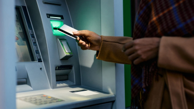 Kể từ nay, rút tiền tại máy ATM có 2 thay đổi lớn: Người dân cần biết để không bị ngừng giao dịch