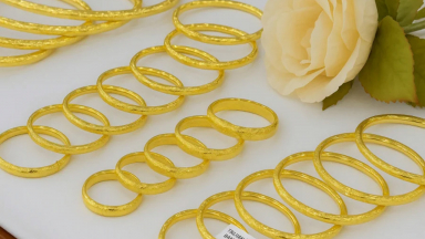 Vàng SJC cán mốc 122 triệu đồng/lượng, chênh thế giới gần 16 triệu: Có gì đang diễn ra?