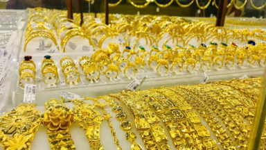 Giá vàng nhẫn đồng loạt giảm, chênh lệch với vàng thế giới lên đến 15 triệu đồng: Nên mua hay chờ?