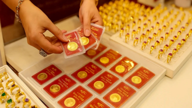 Giá vàng hôm nay 24/5: Tăng vọt gần 3.360 USD/ounce, nhà đầu tư đổ xô tìm nơi trú ẩn