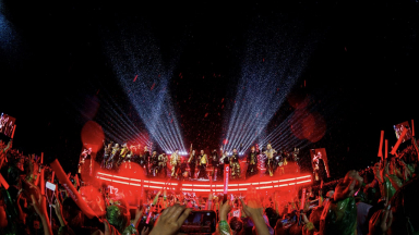 Dàn anh tài cởi áo 'xõa hết cỡ' dưới trời mưa tại concert Anh trai vượt ngàn chông gai đêm thứ 6