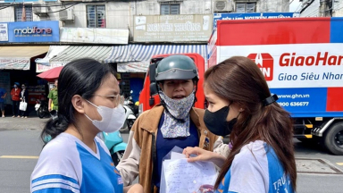 Thi tốt nghiệp THPT 2025: Thí sinh mừng rỡ vì 'trúng tủ' đề văn