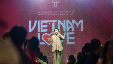 Dàn cast 'Gia đình Haha' kết hợp cùng dự án Viet Nam Love trồng cây xanh tại tp.HCM