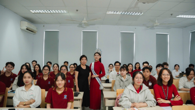 Hoa hậu Môi trường Việt Nam 2025 Trần Thị Mỹ Linh trở về thăm trường