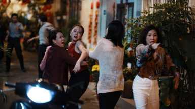 Việt Hương nhục nhã khi Băng Di bị “đánh ghen”