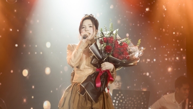 Hoàng Thủy: 'Danh hiệu Hoa hậu hay ca sĩ không chỉ để tỏa sáng dưới ánh đèn sân khấu'