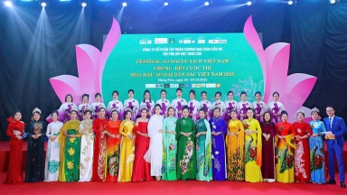 Sắc áo dài phủ kín Hưng Yên: 1.500 người xếp hình bản đồ Việt Nam tại Festival Áo dài Du lịch Việt Nam 2025