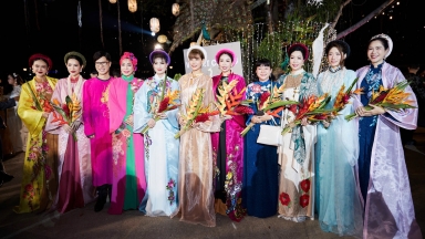 Hoa hậu Hà Kiều Anh khoe nhan sắc không tuổi tại sự kiện kỷ niệm 30 năm sự nghiệp của NTK Võ Việt Chung