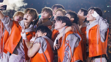 Viral khoảnh khắc dàn tân binh cùng các anh tài, chị đẹp ở hậu trường