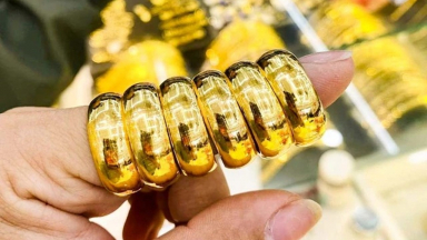 Giá vàng trong nước hôm nay 25/4/2025 tiếp tục tăng, cao hơn thế giới gần 16 triệu đồng