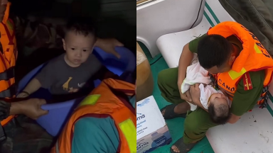 Xót xa đến đau lòng hình ảnh các em bé chạy lũ cùng bố mẹ, khiến ai nhìn cũng nghẹn lòng “Thương quá”