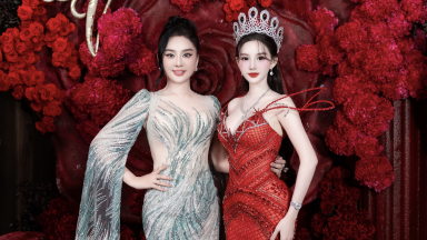 “Công chúa” Lâm Khánh Chi khoe nhan sắc rạng rỡ tại sinh nhật triệu đô của Kiều Vũ