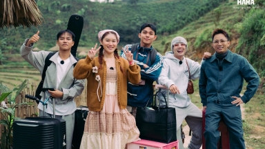 Gia Đình HaHa tập 16: Út Khánh “lộ chiêu” dùng “font bạc” để được khen, Anh Ba Nam căng thẳng ra mặt